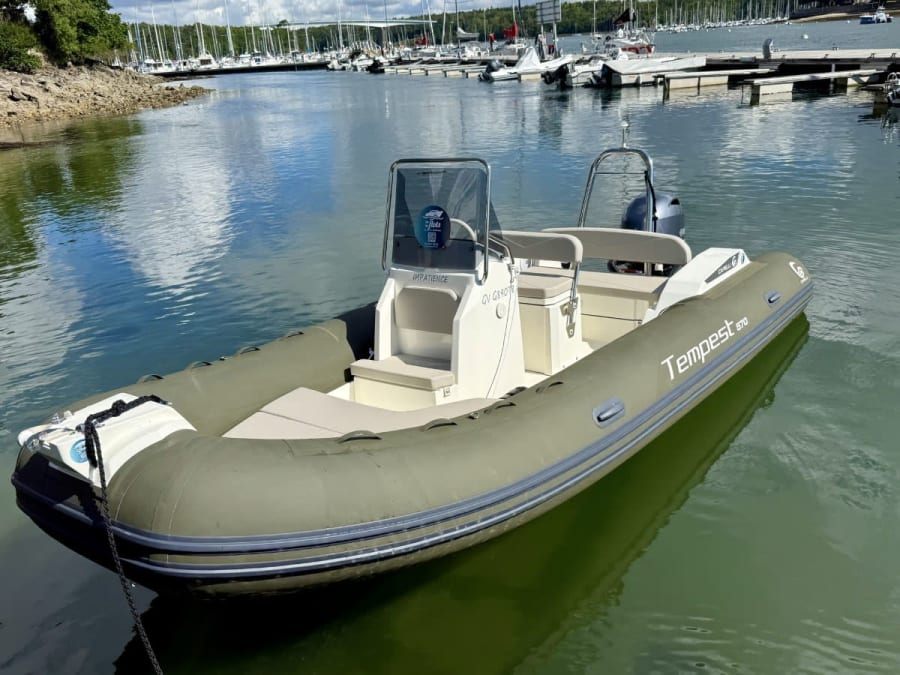 Boat rental with license for 8 people in Combrit Sainte-Marine