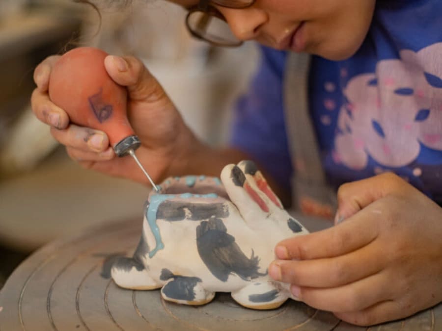 Curso de iniciación a la alfarería para niños en Béziers (34)