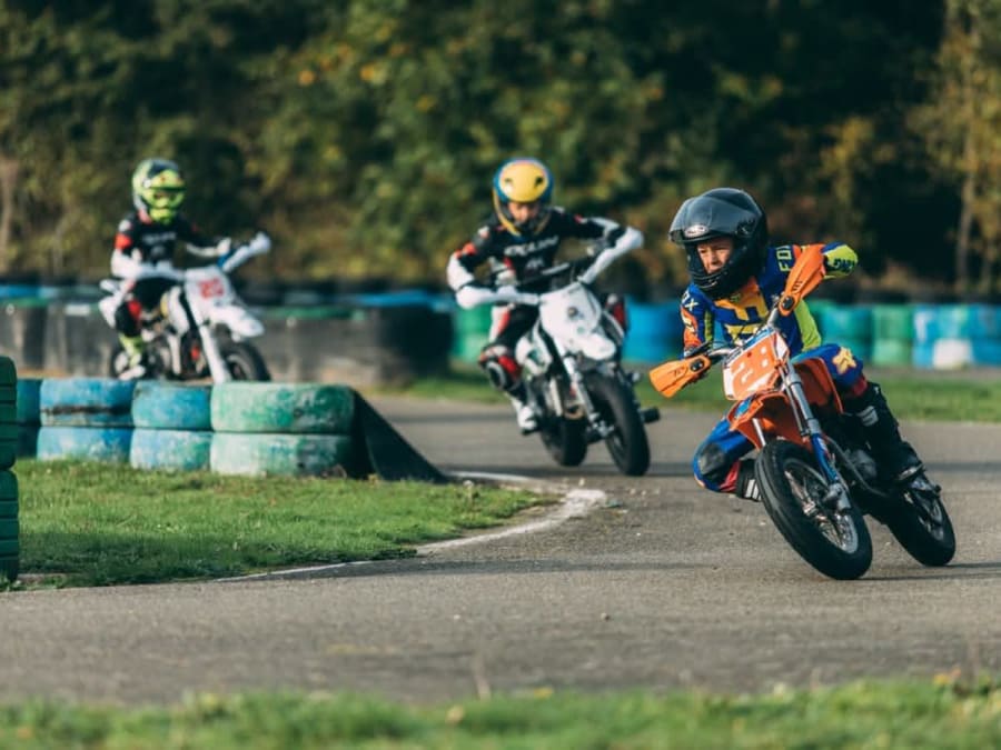 Cursos de conducción de motos para niños y adolescentes de 5 a 1