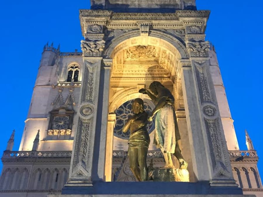 Visita nocturna privada de Lyon (69)