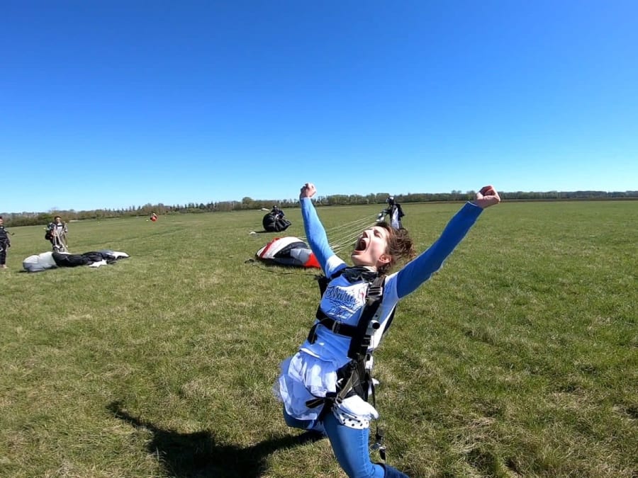 Tandem skydiving in Auxerre (89)