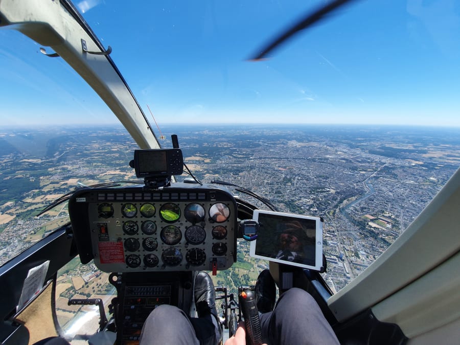 Introduction to helicopter piloting in Tours (37)