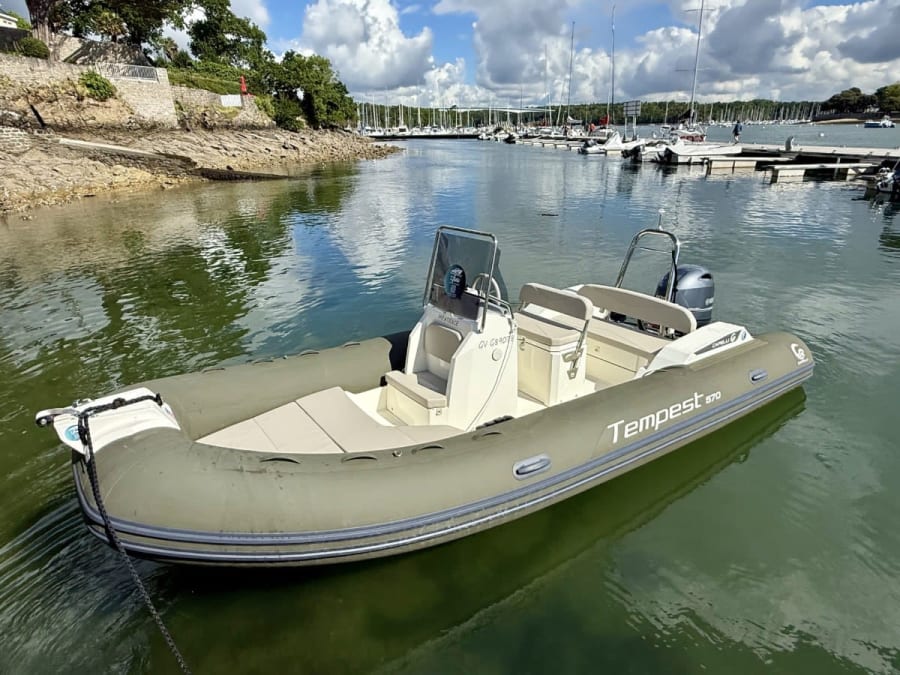 Boat rental with license for 8 people in Combrit Sainte-Marine