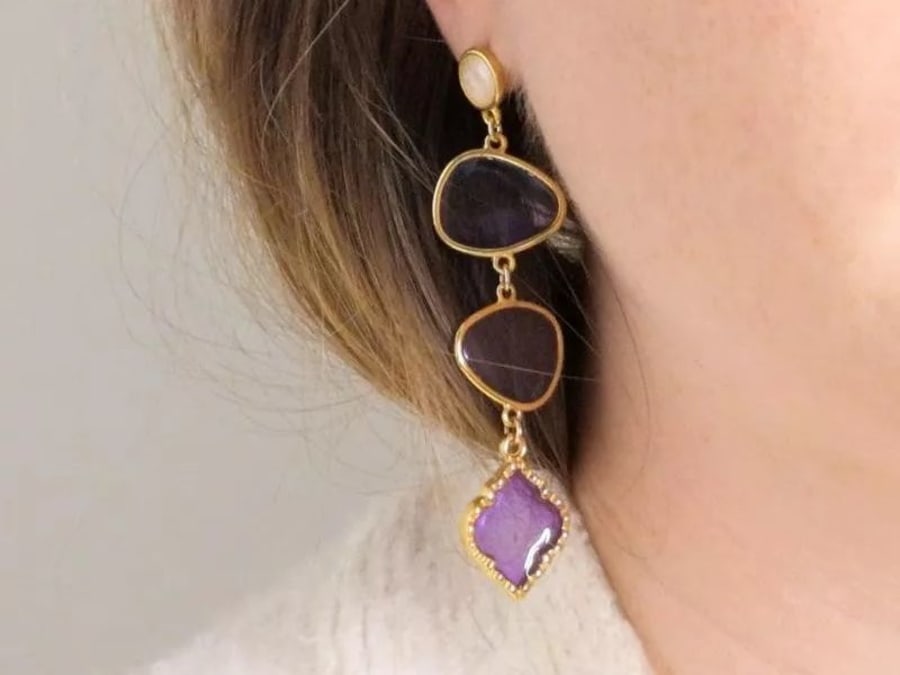 Taller de creación de un dúo de joyas de vidrieras en el distrit