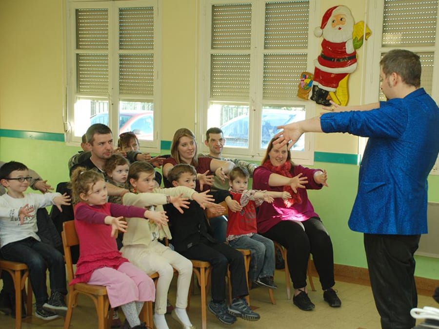 Anniversaire Magie 5-12 ans : magicien professionnel à domicile
