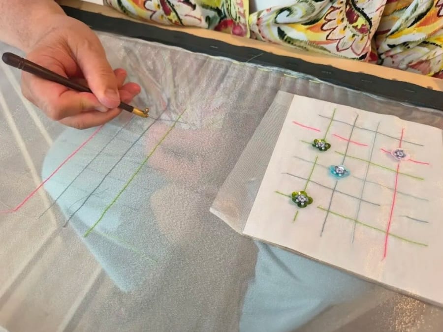 Atelier broderie haute couture à Tours (37)