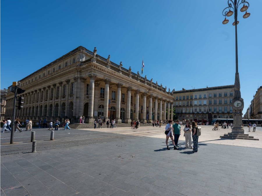 Gourmet stroll in Bordeaux's Triangle d'Or district