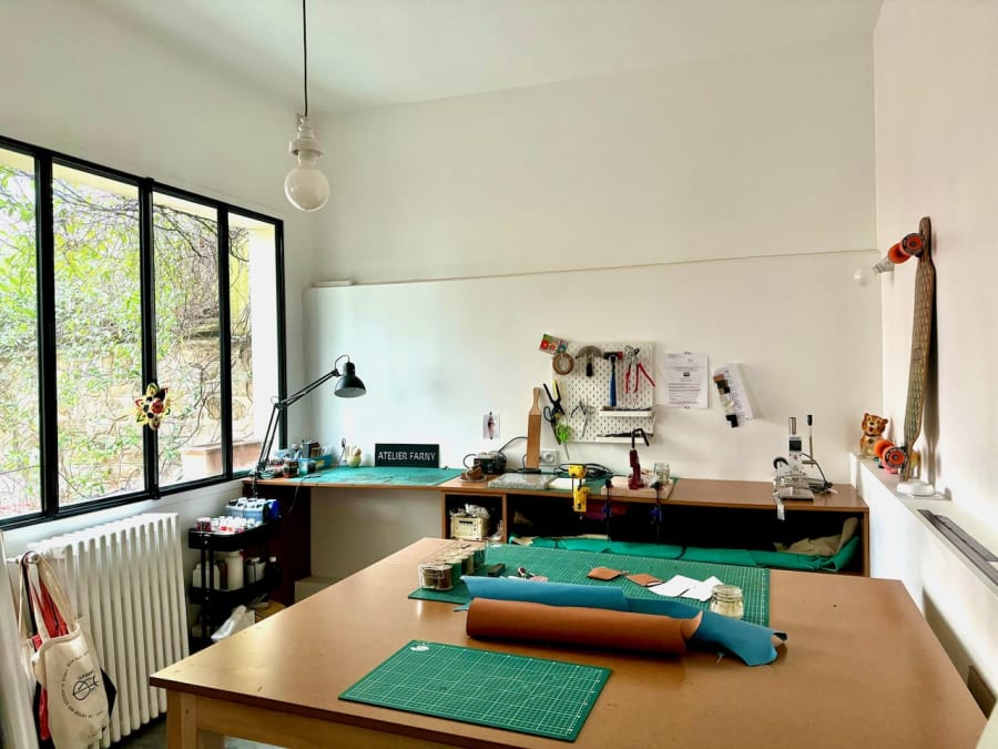 Atelier maroquinerie création d'un set d'accessoires à Paris 