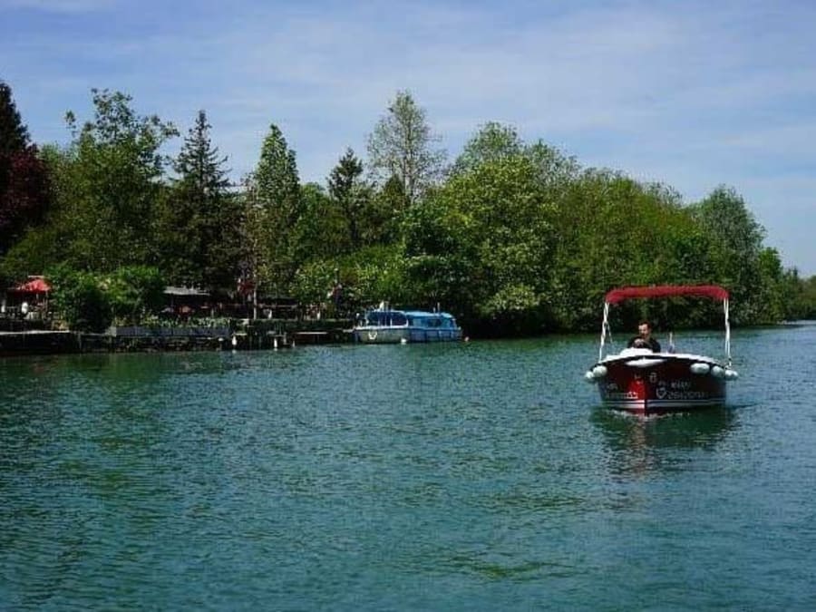 Location de bateau électrique (11 pers. max) à Meaux