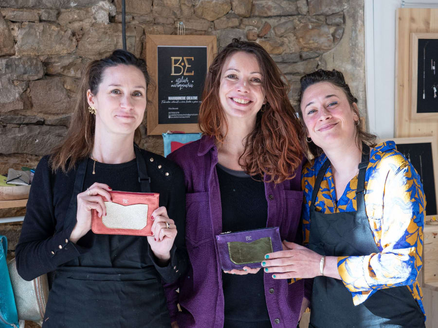 Taller de bolsos de piel con cremallera en el distrito 1 de Lyon