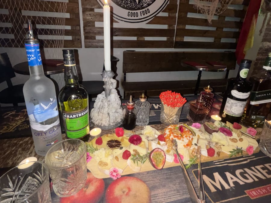 Taller de maridaje de licores y quesos en el distrito 15 de Parí