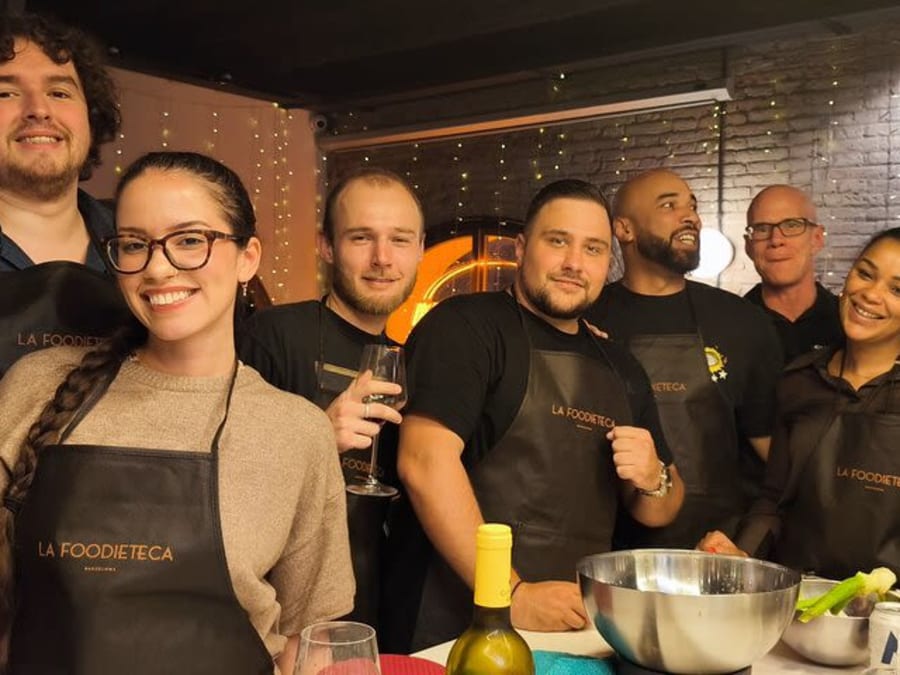 Visita ao mercado de Santa Catarina, aula de culinária de tapas e paella