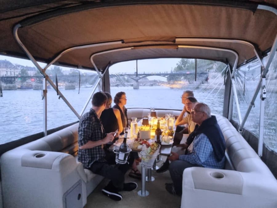 Croisière privée sur la Seine à bord d'un salon flottant