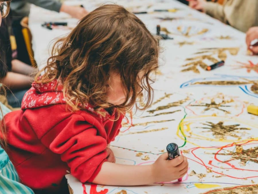 Taller infantil de fresco y dorado en el distrito 11 de París
