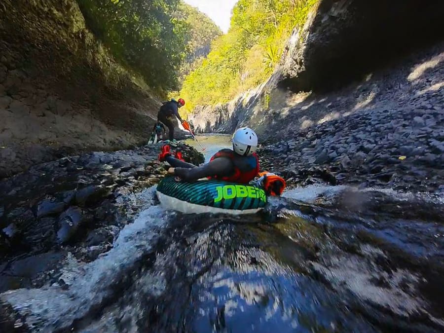 Flotando por la Rivière de Langevin en la isla de Reunión