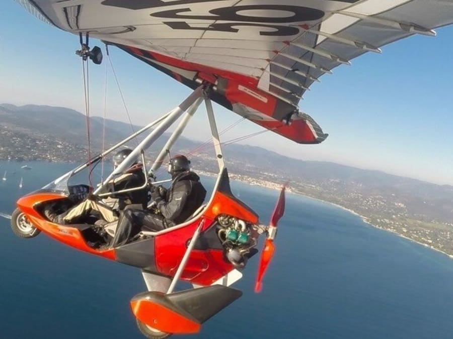 First flight in a microlight near Langon (33)