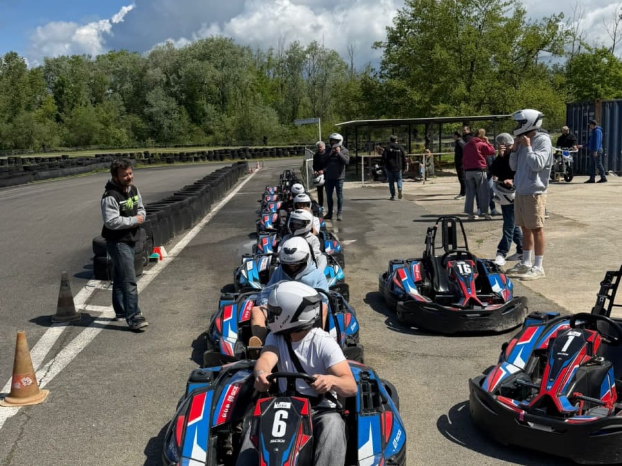 Karten op het circuit van Pondinois in Pont-d'Ain (01)