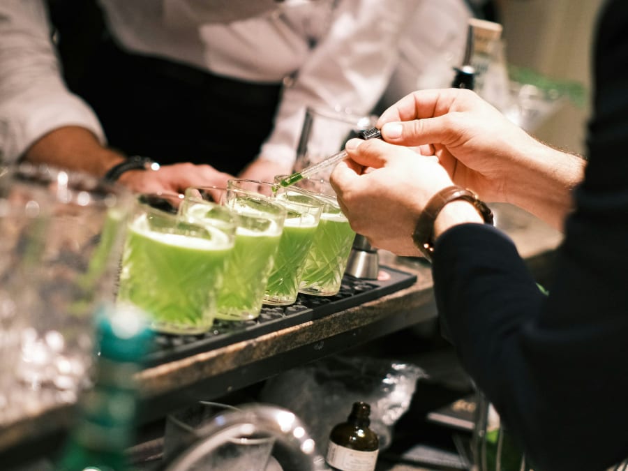 Taller de mixología en el distrito 8 de París