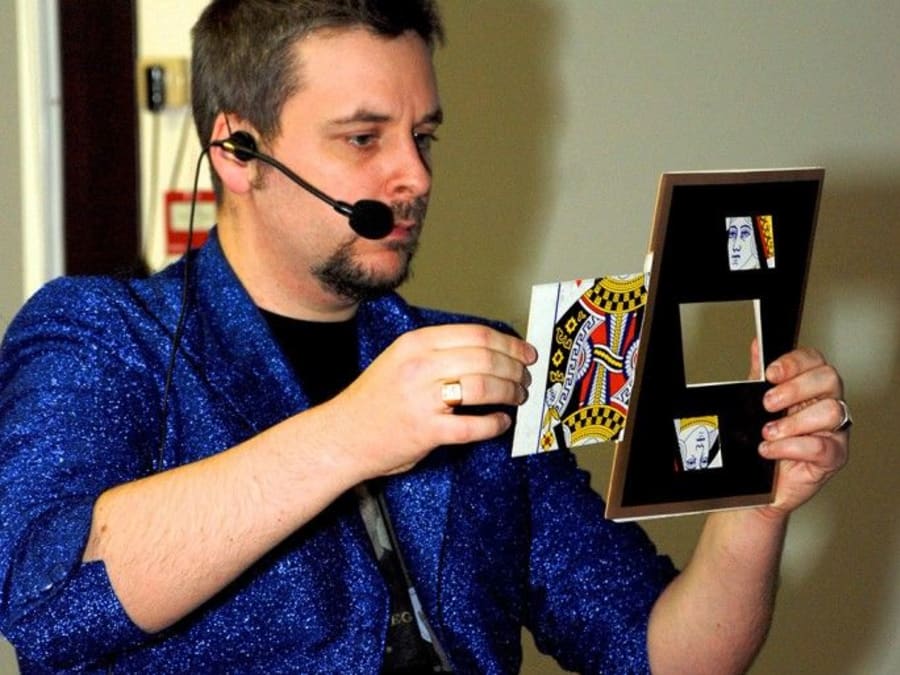 Anniversaire Magie 5-12 ans : magicien professionnel à domicile