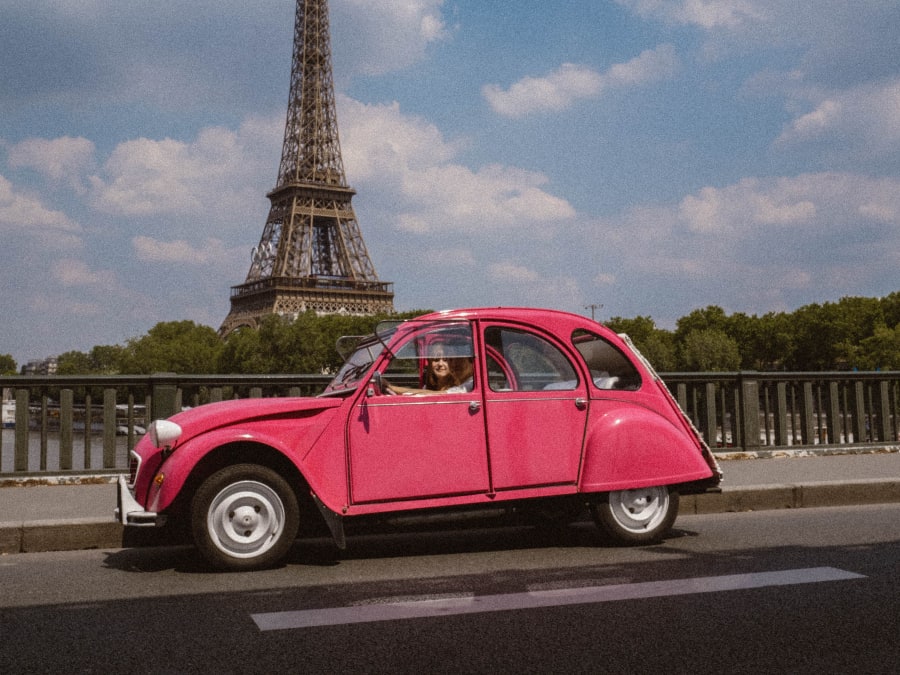 Fashion Tour en un 2CV rosa por París