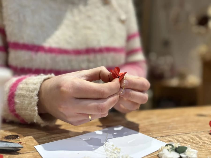 Dried flower earrings workshop in Lille, France