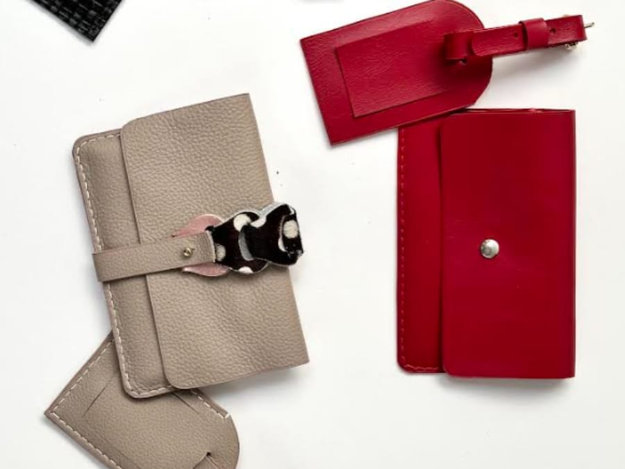 Leather goods workshop creation of a travel set in Paris 11th di