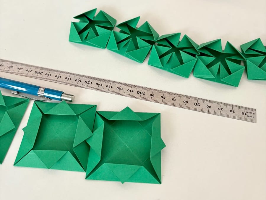 Workshop zur Gestaltung eines Origami-Kunstwerks aus Papier im 11. Arrondissement von Paris
