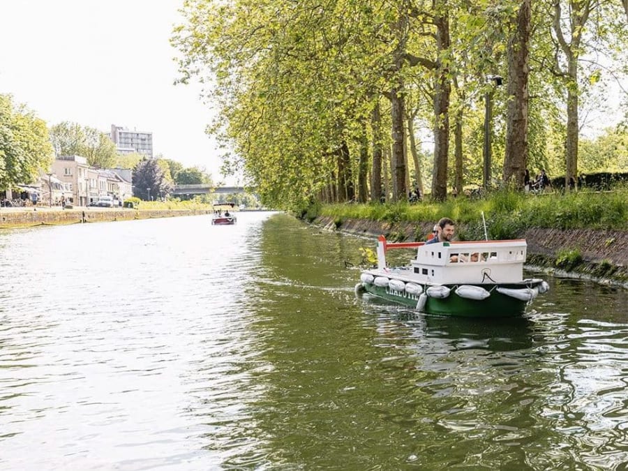 Electric boat rental (7 people max.) in Lille