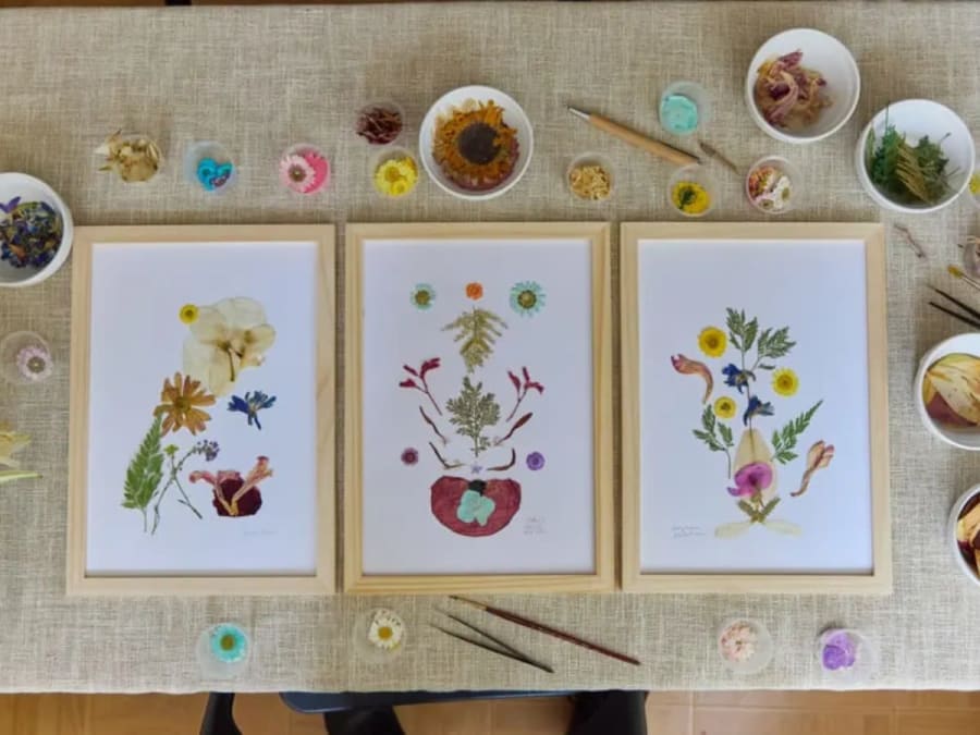 Workshop zum Junggesellinnenabschied: Herbarium mit gepressten Blumen im 19. Arrondissement von Paris