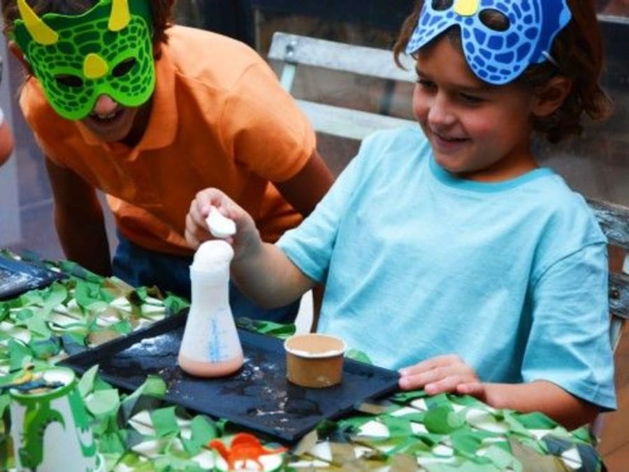Anniversaire sciences "Dinosaures" 5-12 ans à domicile (IDF)