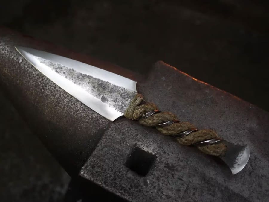 Workshop on Making a Fantasy Knife in Brissac-Loire-Aubance (49)