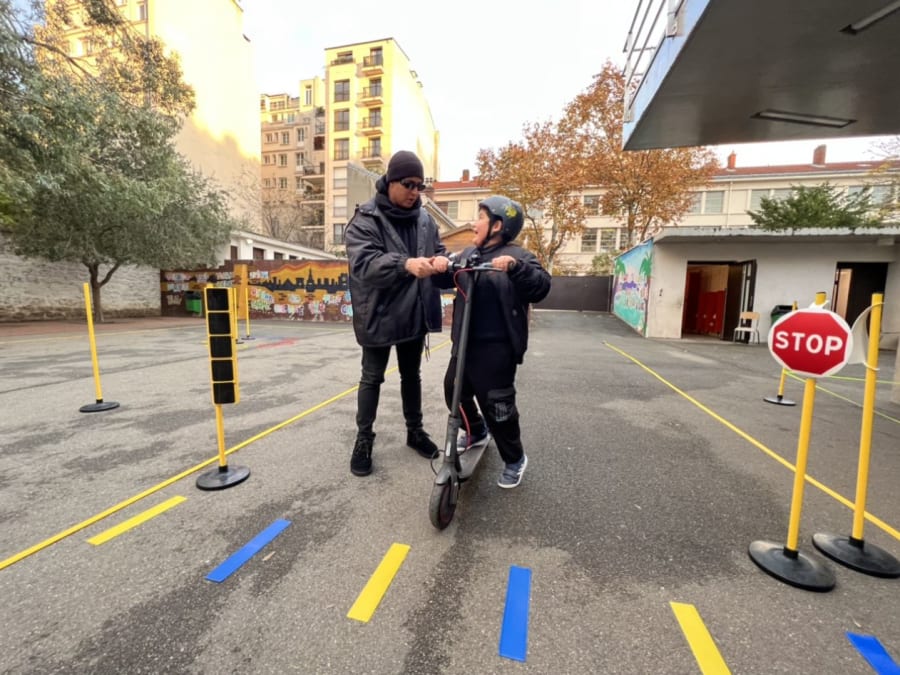 Anniversaire Initiation 2 roues & sécurité 9-15 ans à domicile