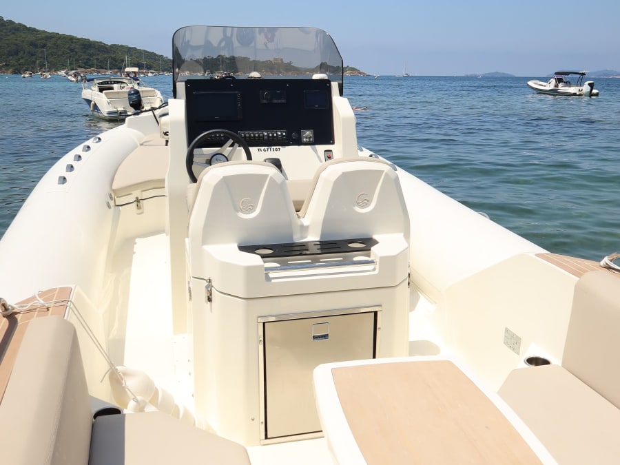 Alquiler de un día de barco para 14 personas en Hyères (83)