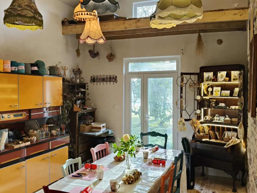 Atelier vase fleuri  à Luchapt (86)