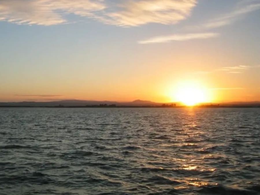 Puesta de sol en un catamarán con salida desde Dénia