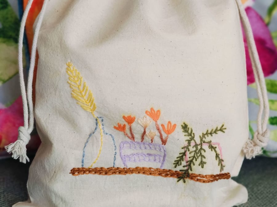 Atelier broderie sur pochon à Luchapt (86)