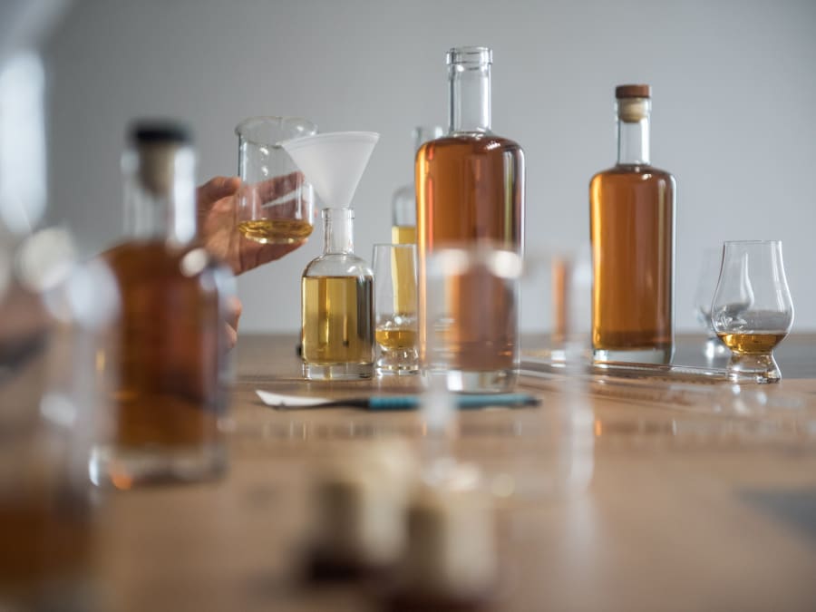 Atelier assemblage de whisky à Rozelieures (54)