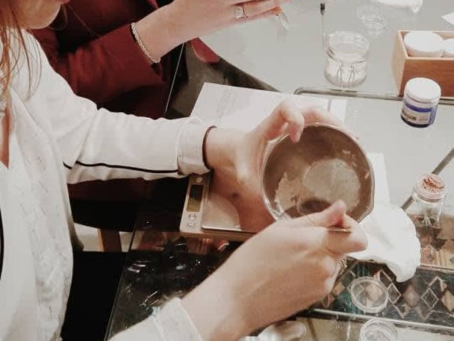 Atelier création d'un blush ou fard à paupières à Paris 20ème