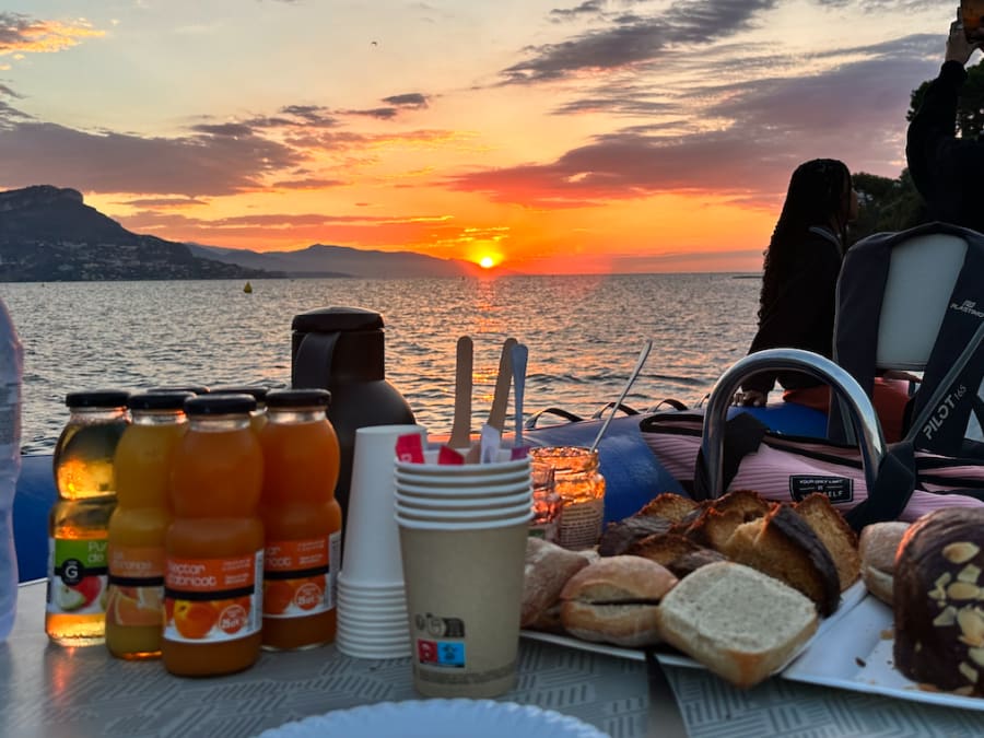 Croisière en bateau lever du soleil avec petit-déjeuner, de Nice