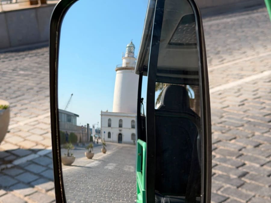 Visita guidata di Malaga in tuk-tuk e degustazione di tapas