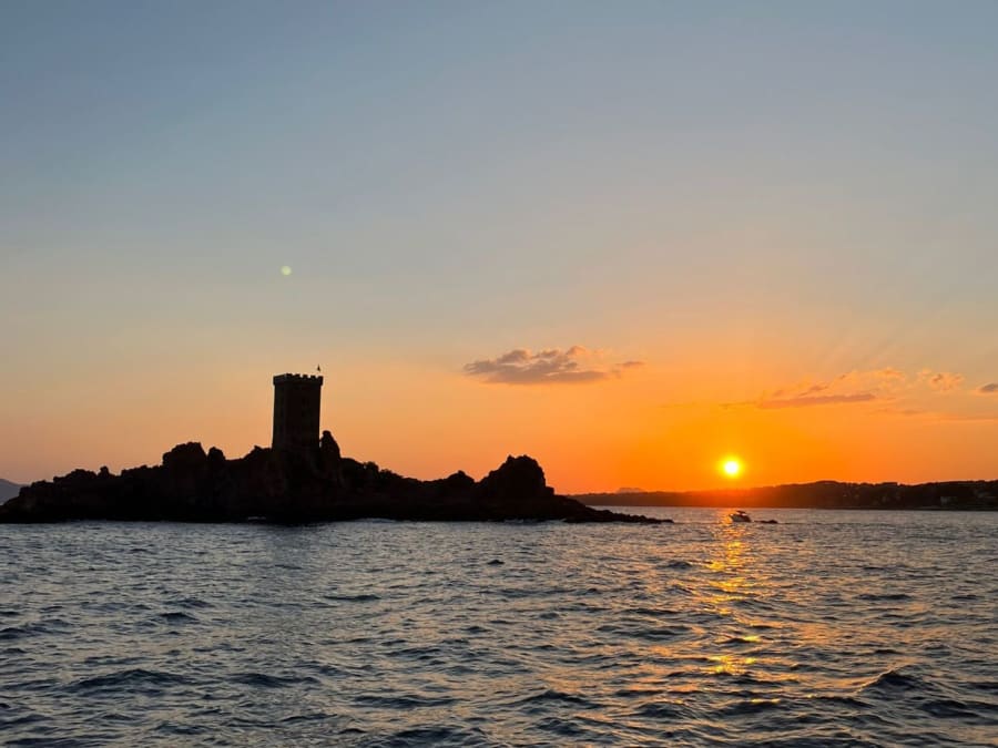 Crucero al atardecer en catamarán desde Saint-Raphaël