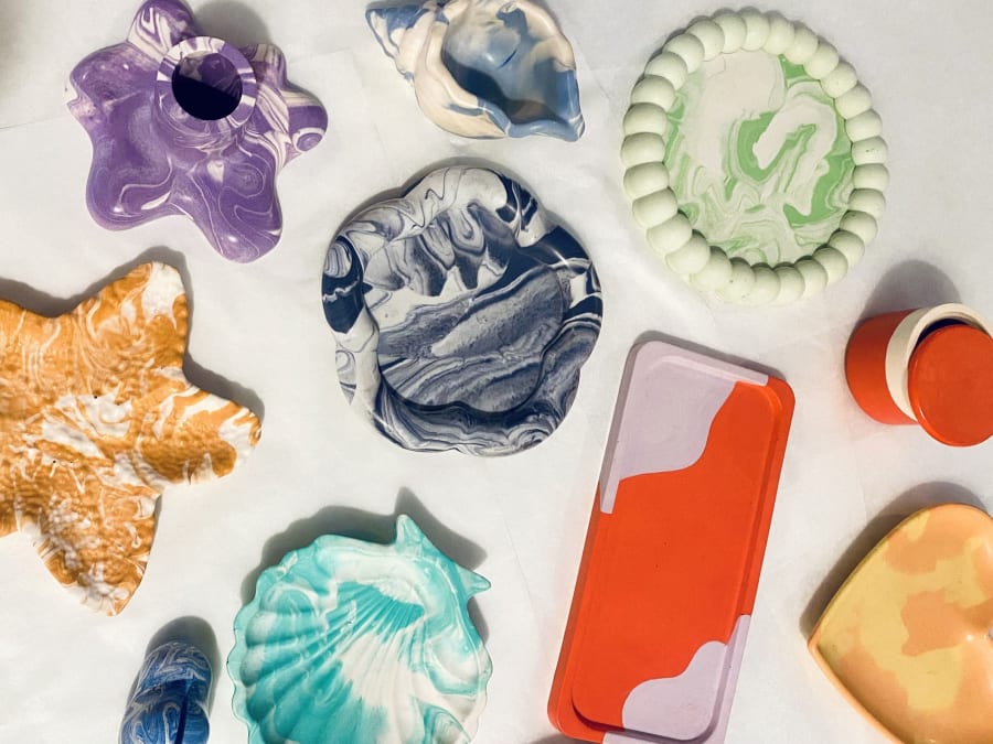 Taller de creación de objetos de resina mineral en el distrito 1