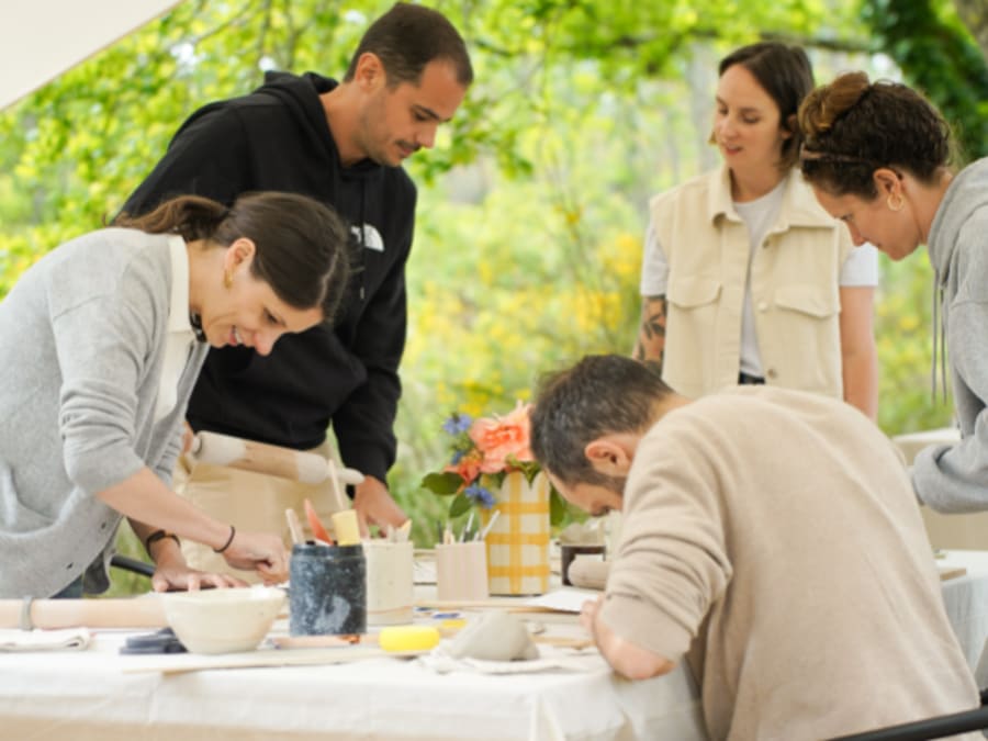 Ceramic workshop to create relief mugs in Bayas (33)