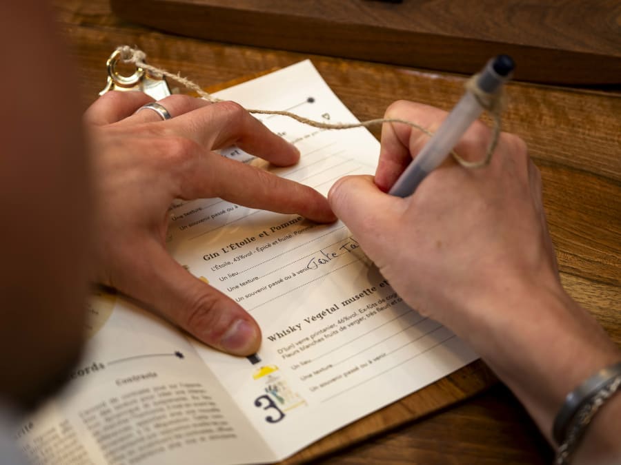 Taller de maridaje de ginebra, whisky y chocolate en el distrito