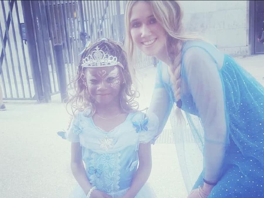 Anniversaire Reine Des Neiges 3 10 Ans A Domicile Funbooker