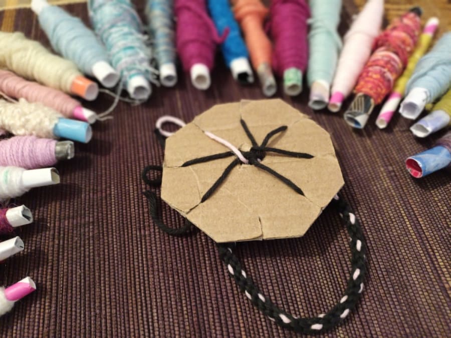 Kumihimo duo bracelet workshop in Paris 20th district