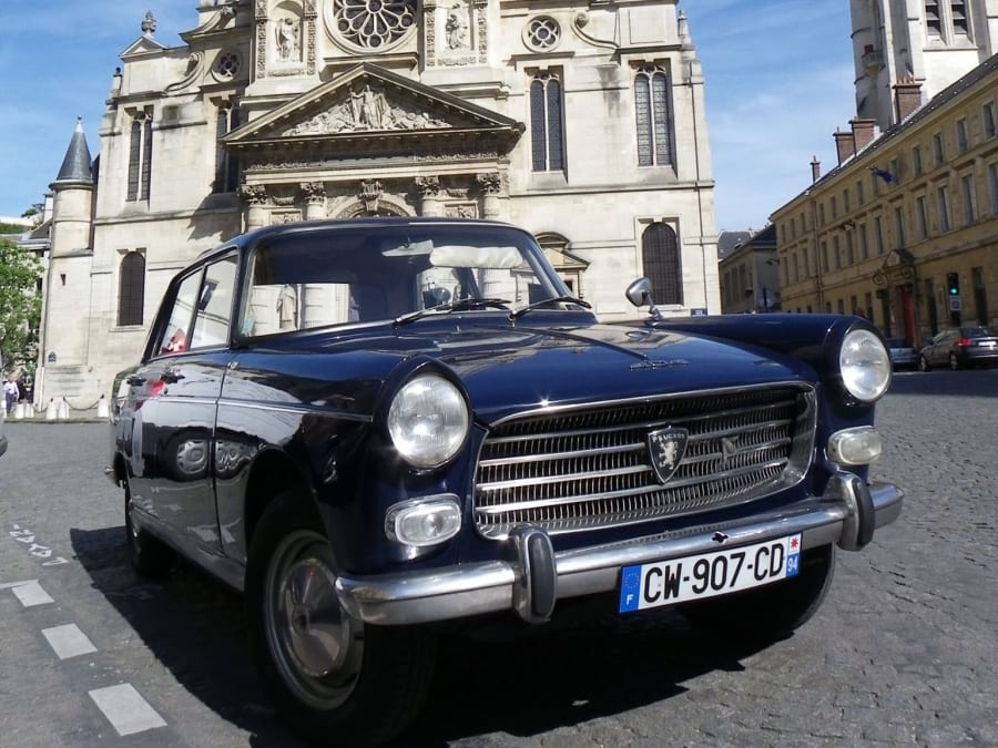 Visite guidée en voiture de collection et dégustation à Paris