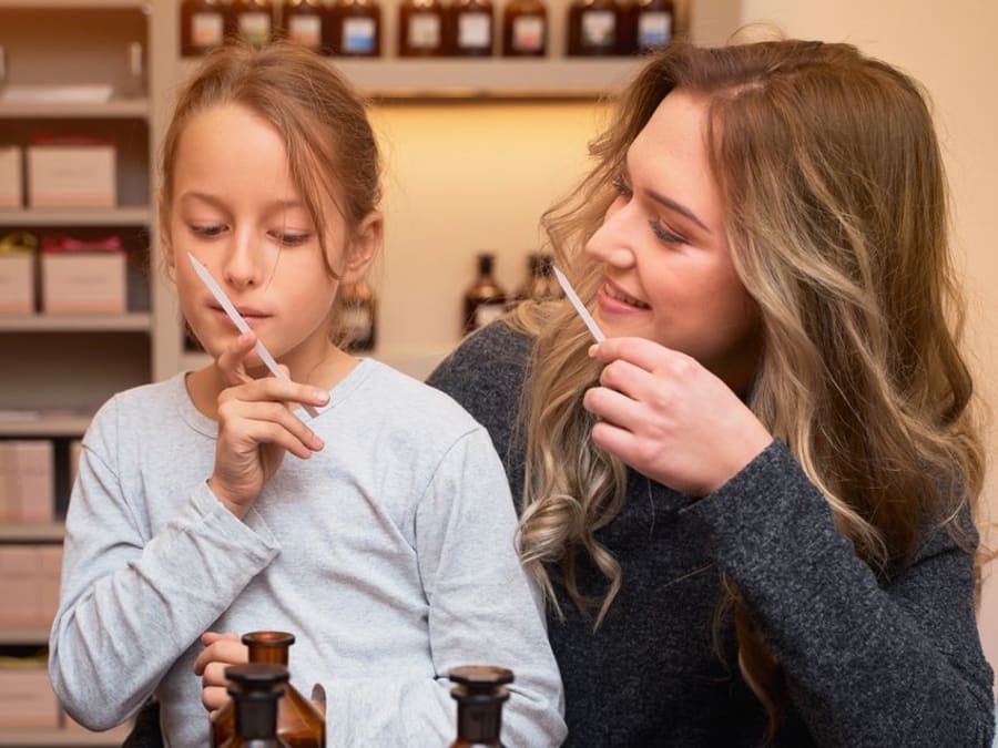 Atelier parent / enfant création de parfum à Paris 4ème