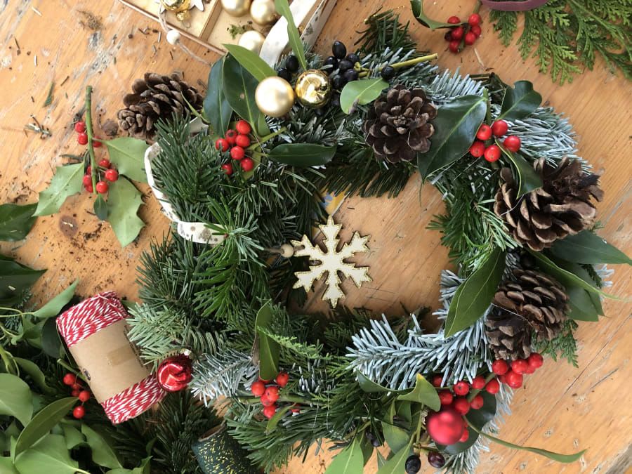 Team Building atelier couronne de Noël à Paris 10ème