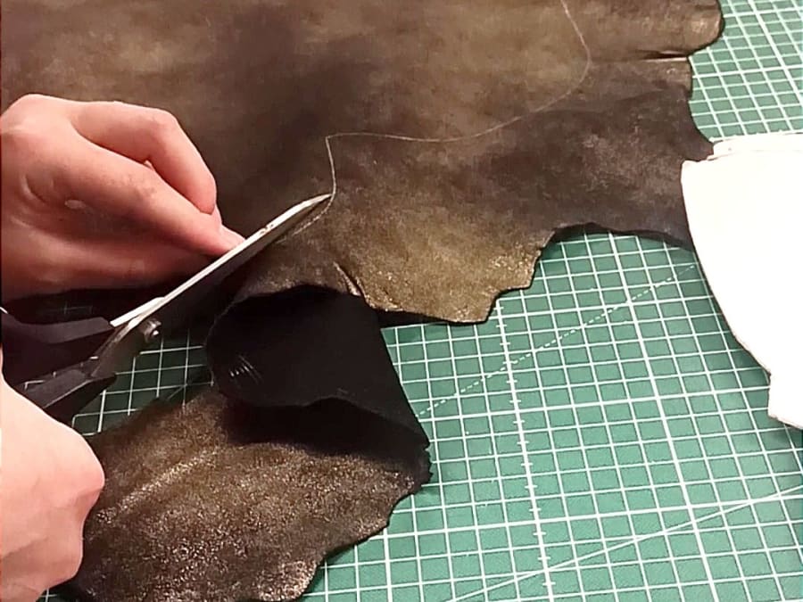 Atelier maroquinerie création sac de soirée à Marseille 1er